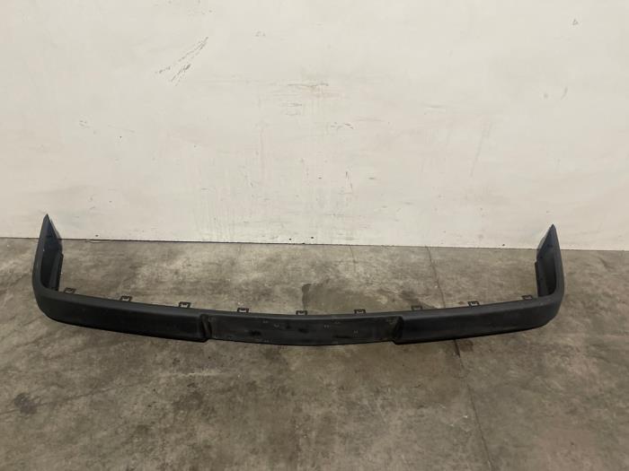 Usados Parachoques Mercedes E (W124) 2.0 200 D Precio € 48,40 IVA incluido ofrecido por Autoparts Van De Velde