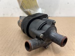 Extra vattenpump från en Mercedes-Benz Viano (639) 2.2 CDI 16V 4x4 2006