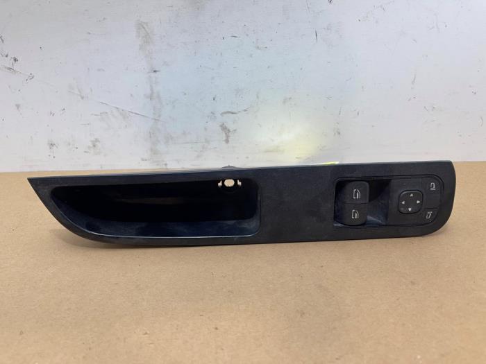 Usados Interruptor combinado de ventanillas Mercedes ML I (163) 270 2.7 CDI 20V Precio € 90,75 IVA incluido ofrecido por Autoparts Van De Velde