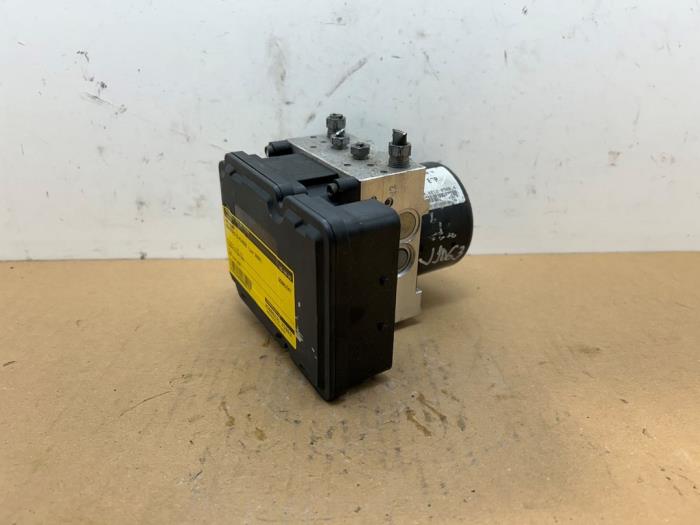 Usagé Pompe ABS Mercedes C-Klasse AMG (W204) 6.2 C-63 AMG V8 32V Prix € 695,75 Prix TTC proposé par Autoparts Van De Velde