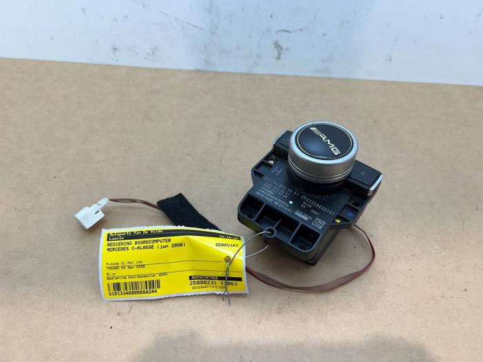 Usagé Commande ordinateur de bord Mercedes C-Klasse AMG (W204) 6.2 C-63 AMG V8 32V Prix € 90,75 Prix TTC proposé par Autoparts Van De Velde