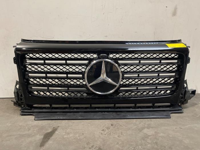 Używane Grill Mercedes G (463) G 400 d 2.9 24V Cena € 484,00 Z VAT oferowane przez Autoparts Van De Velde