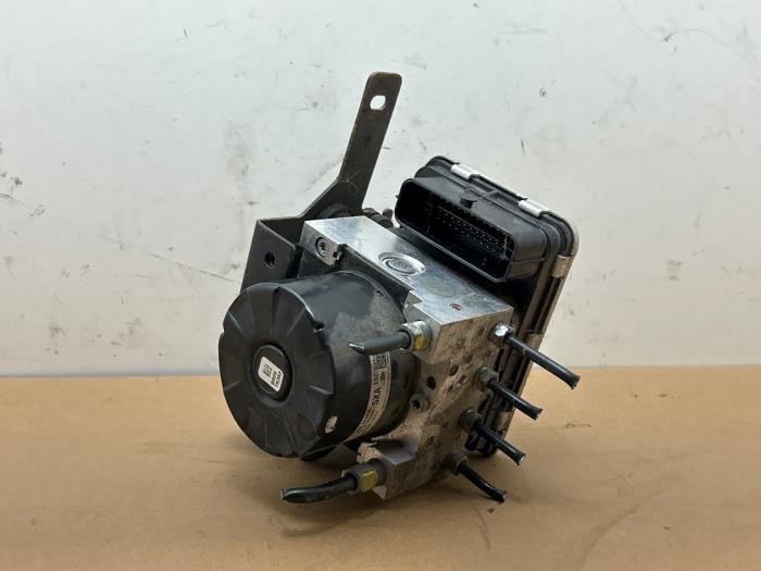 Usagé Bloc ABS Mercedes X (470) 250d 16V 4-Matic Prix € 302,50 Prix TTC proposé par Autoparts Van De Velde