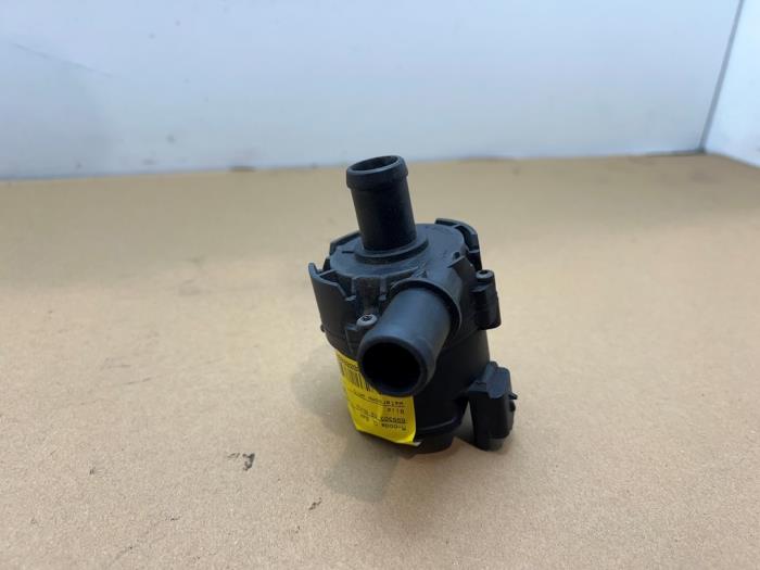 Begagnade Vattenpump Mercedes X (470) 250d 16V 4-Matic Pris € 48,40 Inklusive moms erbjuds av Autoparts Van De Velde