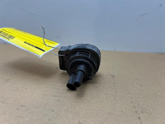 Begagnade Vattenpump Mercedes A (177.0) 1.3 A-200 Turbo 16V Pris € 18,15 Inklusive moms erbjuds av Autoparts Van De Velde