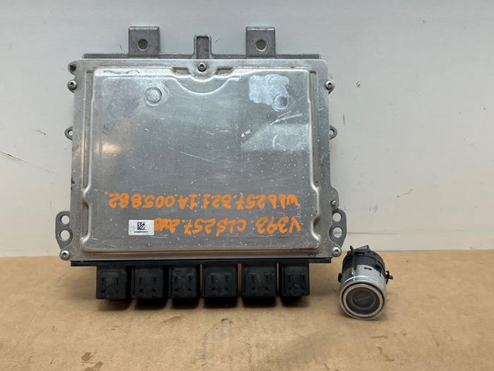 Used Engine management computer Mercedes CLS (C257) 350d 2.9 24V 4-Matic Price € 363,00 Inclusive VAT offered by Autoparts Van De Velde