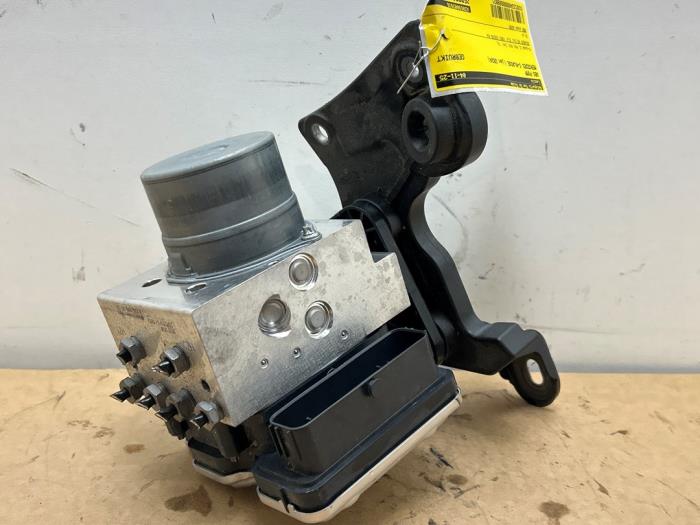 Usagé Pompe ABS Mercedes C Estate (S206) C-200d 2.0 Turbo 16V Prix € 302,50 Prix TTC proposé par Autoparts Van De Velde
