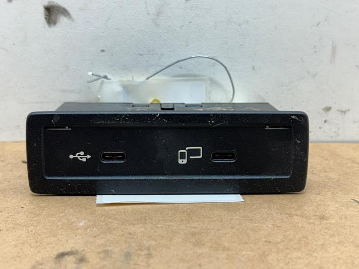 Używane Modul USB Mercedes Sprinter 3,5t (907.6/910.6) 311 CDI 2.1 D FWD Cena € 60,50 Z VAT oferowane przez Autoparts Van De Velde