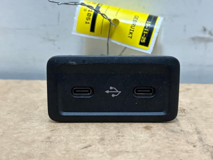 Begagnade USB-modul Mercedes C Estate (S206) C-200d 2.0 Turbo 16V Pris € 60,50 Inklusive moms erbjuds av Autoparts Van De Velde