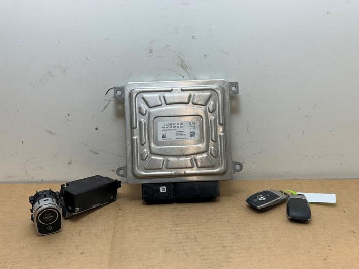 Ignition lock + computer Mercedes A Limousine (177.1), 2018 / 2026 1.3 A-200 Turbo, Saloon, 4-dr, Petrol, 1.332cc, 120kW (163pk), FWD, M282914, 2018-09 / 2026-12, 177.187 (Used)