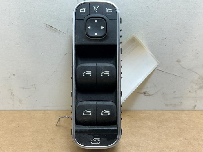 Interruptor combinado de ventanillas Mercedes A (177.0), 2018 / 2026 1.3 A-200 Turbo 16V, Hatchback, Gasolina, 1.332cc, 110kW (150pk), FWD, M282914, 2018-06 / 2026-12, 177.087 (Usado)