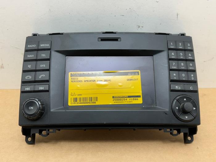 Używane Radio Mercedes Sprinter 3,5t (906.63) 316 CDI 16V Cena € 181,50 Z VAT oferowane przez Autoparts Van De Velde
