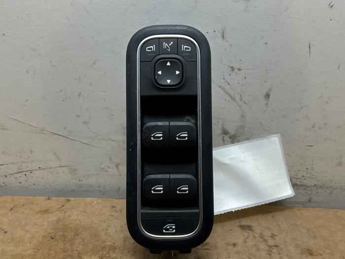 Interruptor combinado de ventanillas Mercedes CLA Shooting Brake (118.6), 2019 1.3 CLA-180 Turbo 16V, Combi, Gasolina, 1.332cc, 100kW (136pk), FWD, M282914, 2019-06, 118.684 (Usado)