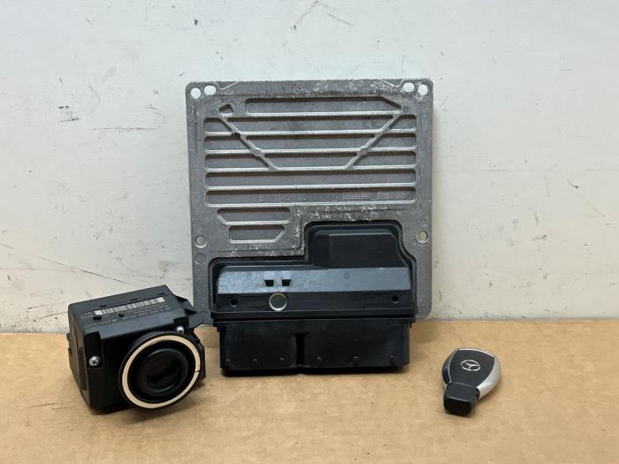 Used Ignition lock + computer Mercedes C Sportcoupé (C203) 1.8 C-180K 16V Price € 151,25 Inclusive VAT offered by Autoparts Van De Velde