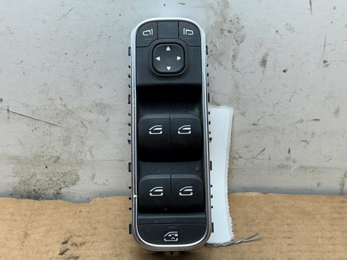 Używane Przelacznik combi okienny Mercedes A (177.0) 1.5 A-180d Cena € 60,50 Z VAT oferowane przez Autoparts Van De Velde