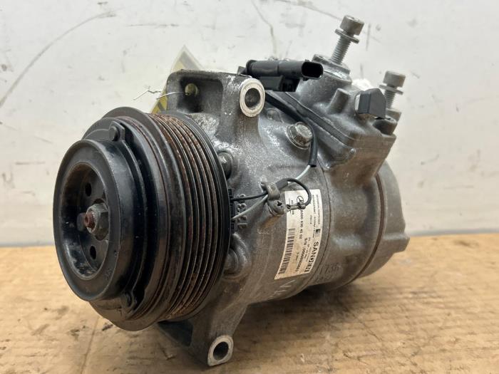 Usagé Pompe clim Mercedes C (C205) C-300 2.0 Turbo 16V Prix € 151,25 Prix TTC proposé par Autoparts Van De Velde