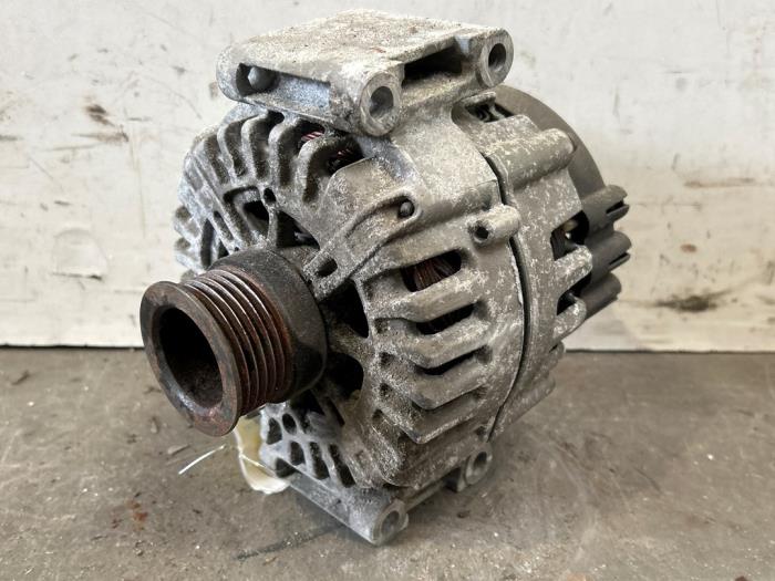 Usagé Dynamo Mercedes ML III (166) 2.1 ML-250 CDI 16V BlueTEC 4-Matic Prix € 151,25 Prix TTC proposé par Autoparts Van De Velde