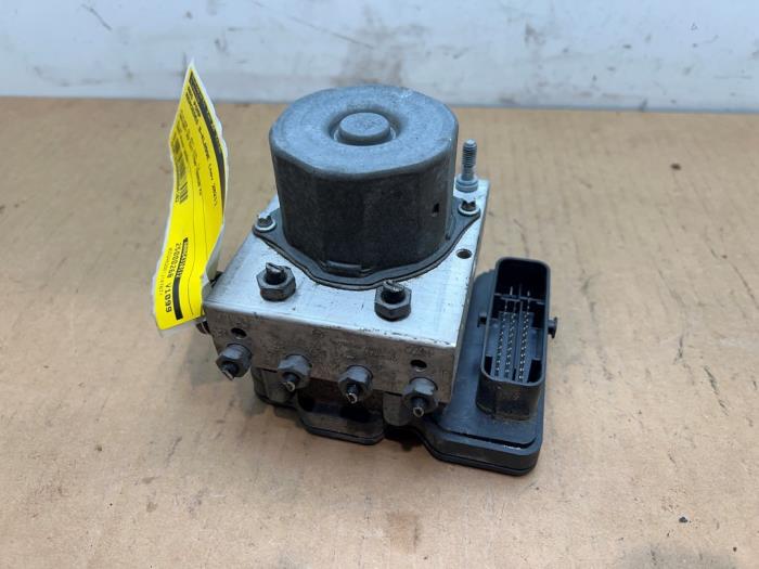 Gebrauchte ABS Pumpe Mercedes B (W246/W242) 1.8 B-180 CDI BlueEFFICIENCY 16V Preis € 90,75 Mit Mehrwertsteuer angeboten von Autoparts Van De Velde