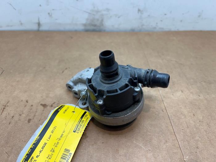 Begagnade Vattenpump Mercedes ML III (166) 2.1 ML-250 CDI 16V BlueTEC 4-Matic Pris € 36,30 Inklusive moms erbjuds av Autoparts Van De Velde