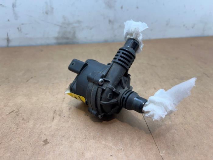Begagnade Vattenpump Mercedes ML III (166) 2.1 ML-250 CDI 16V BlueTEC 4-Matic Pris € 108,90 Inklusive moms erbjuds av Autoparts Van De Velde