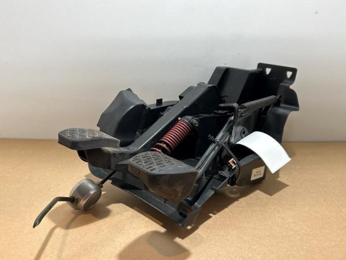 Używane Pedal hamulca Mercedes C (W203) 2.2 C-200 CDI 16V Cena € 60,50 Z VAT oferowane przez Autoparts Van De Velde