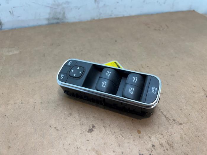 Interruptor combinado de ventanillas Mercedes A (177.0), 2018 / 2026 1.5 A-180d, Hatchback, Diesel, 1.461cc, 85kW (116pk), FWD, OM608915; K9KU8, 2018-03 / 2026-10, 177.003 (Usado)