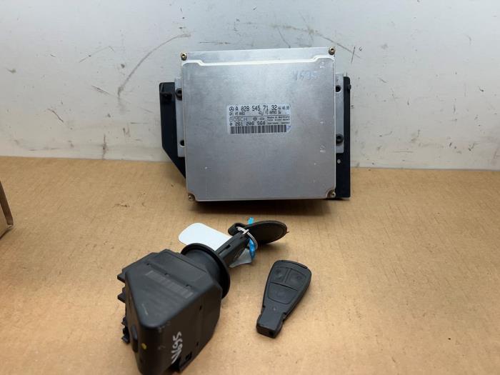 Used Ignition lock + computer Mercedes CLK (R208) 2.0 200 16V Price € 272,25 Inclusive VAT offered by Autoparts Van De Velde