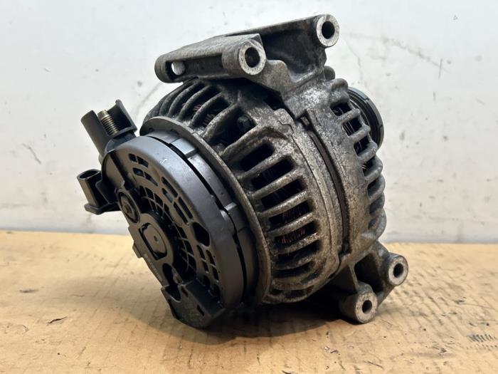 Dynamo van een Mercedes-Benz E (W211) 2.2 E-200 CDI 16V 2006