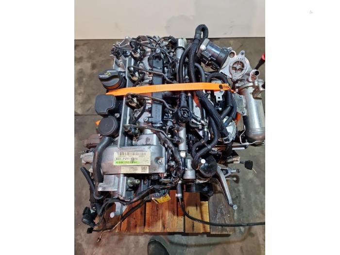 Engine from a Mercedes-Benz E (W211) 2.2 E-200 CDI 16V 2006