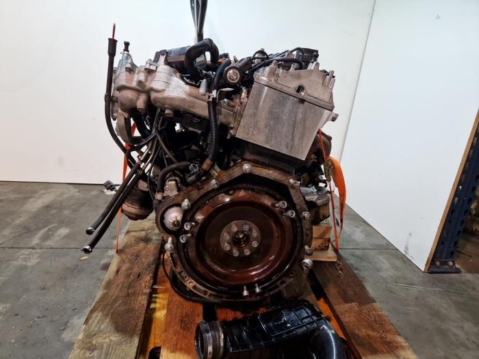 Engine from a Mercedes-Benz E (W211) 2.2 E-200 CDI 16V 2006