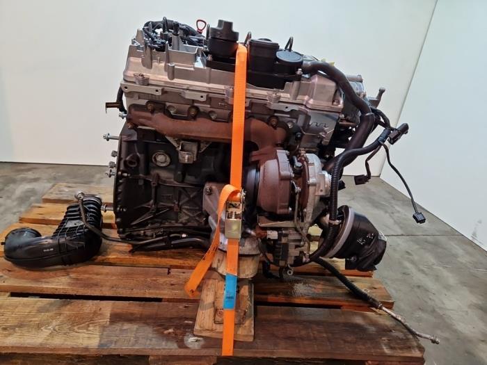 Engine from a Mercedes-Benz E (W211) 2.2 E-200 CDI 16V 2006