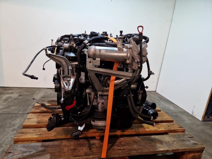 Engine from a Mercedes-Benz E (W211) 2.2 E-200 CDI 16V 2006