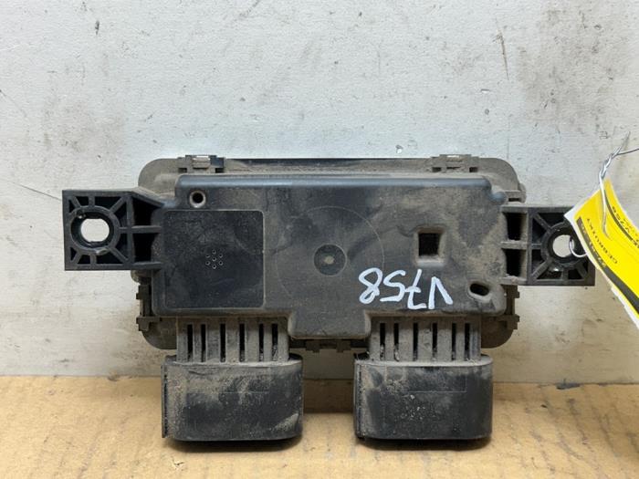Usagé Module pompe carburant Mercedes A Limousine (177.1) 1.5 A-180d Prix € 60,50 Prix TTC proposé par Autoparts Van De Velde
