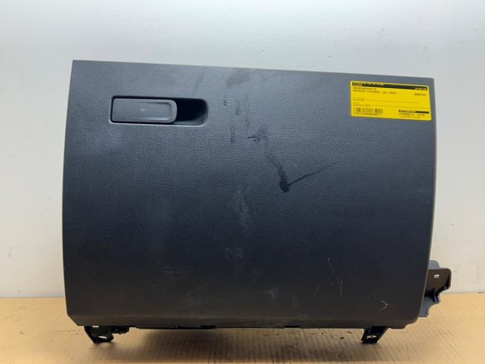 Begagnade Handskfack Mercedes B (W247) 1.3 B-180 Turbo 16V Pris € 108,90 Inklusive moms erbjuds av Autoparts Van De Velde