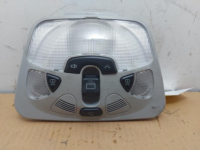 Begagnade Innerbelysning, fram Mercedes CLK (C209) 2.6 240 V6 18V Pris € 199,65 Inklusive moms erbjuds av Autoparts Van De Velde
