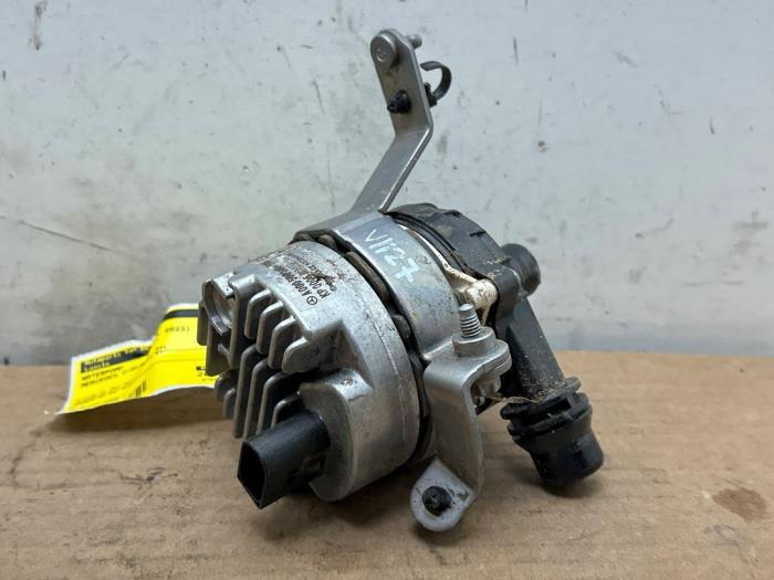 Usagé Pompe à eau Mercedes C Estate (S206) C-300 de 2.0 Turbo 16V Prix € 60,50 Prix TTC proposé par Autoparts Van De Velde