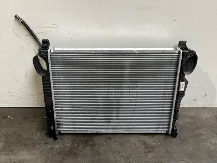 Used Radiator Mercedes S (W220) 3.2 S-320 CDI 24V Price € 151,25 Inclusive VAT offered by Autoparts Van De Velde