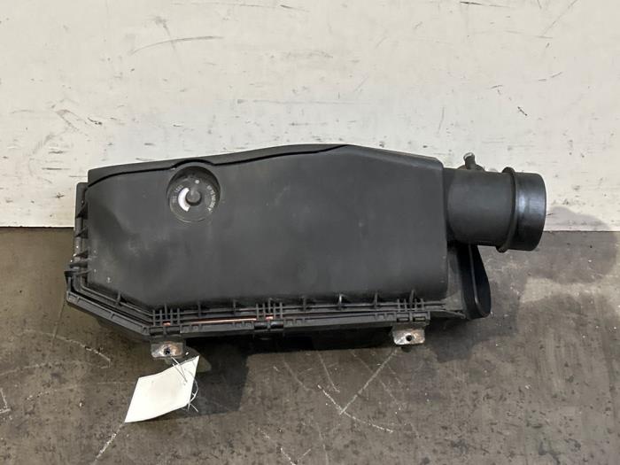 Begagnade Luftfilterhus Mercedes S (W220) 3.2 S-320 CDI 24V Pris € 60,50 Inklusive moms erbjuds av Autoparts Van De Velde