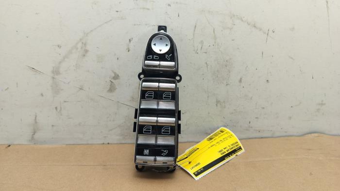 Usados Interruptor combinado de ventanillas Mercedes CL (216) 5.5 CL-550 V8 32V Precio € 102,85 IVA incluido ofrecido por Autoparts Van De Velde