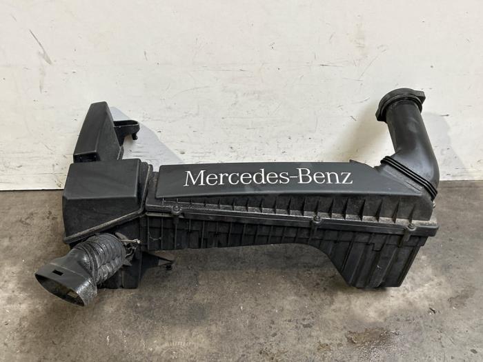 Begagnade Luftfilterhus Mercedes C Sportcoupé (C203) 2.0 C-180 16V Pris € 90,75 Inklusive moms erbjuds av Autoparts Van De Velde