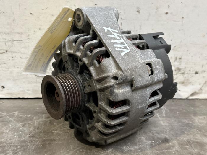Usagé Dynamo Mercedes SLK (R170) 3.2 320 V6 18V Prix € 60,50 Prix TTC proposé par Autoparts Van De Velde