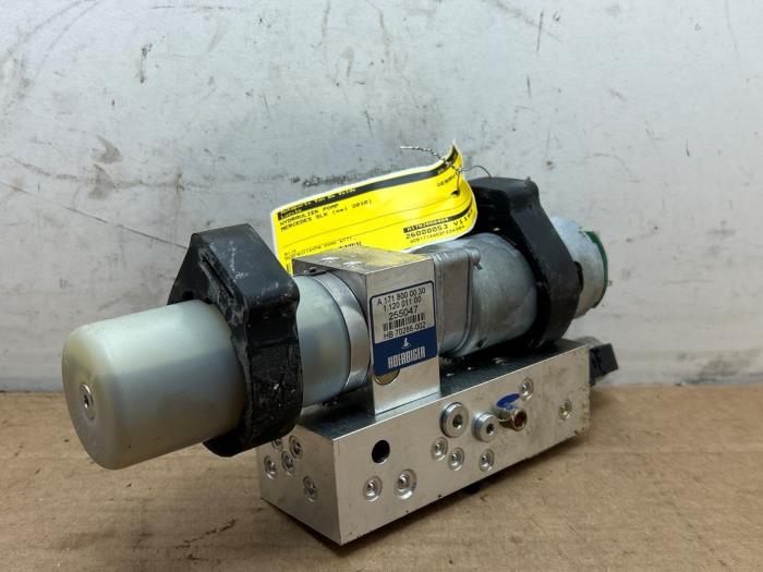 Begagnade Hydraulpump Mercedes SLK (R171) 1.8 200 K 16V Pris € 302,50 Inklusive moms erbjuds av Autoparts Van De Velde