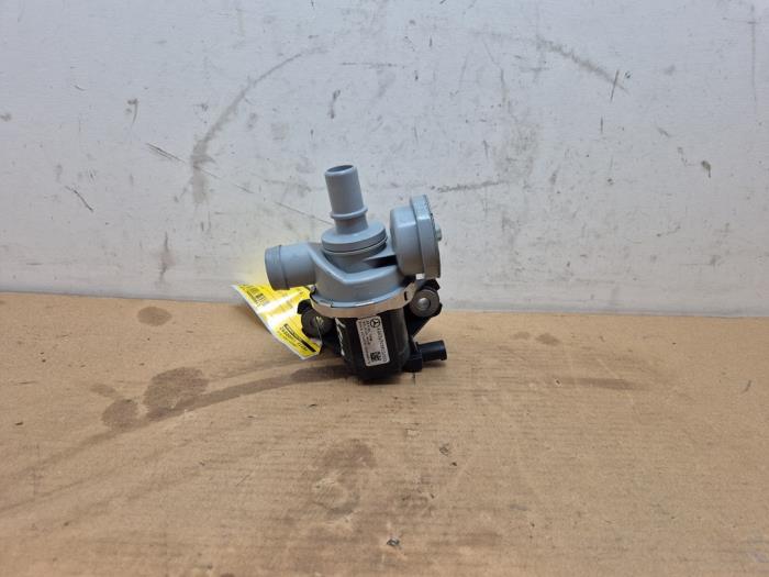 Begagnade Vattenpump Mercedes CLA (118.3) 1.3 CLA-250 e Turbo 16V Pris € 60,50 Inklusive moms erbjuds av Autoparts Van De Velde