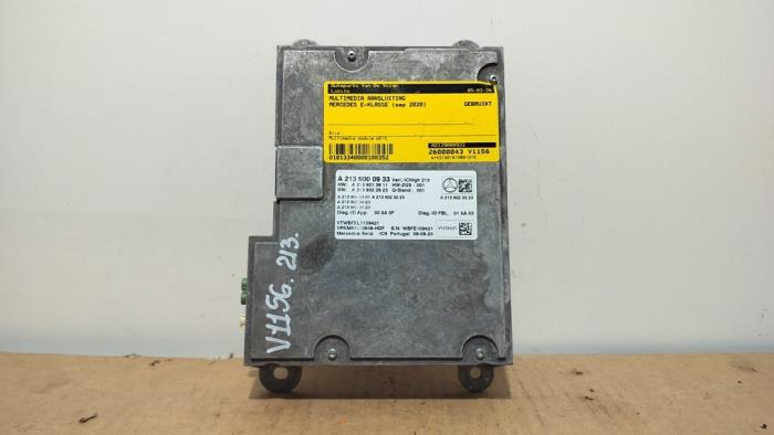 Begagnade Multimediaanslutning Mercedes E (W213) E-300de 2.0 Turbo 16V Pris € 42,35 Inklusive moms erbjuds av Autoparts Van De Velde