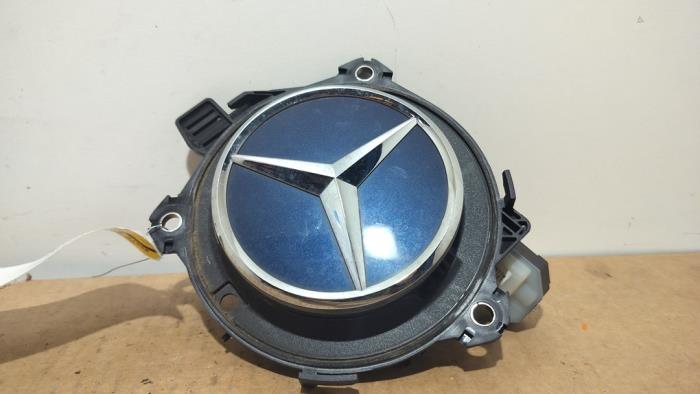 Używane Uchwyt tylnej klapy Mercedes EQE (X294) 350+ 91/96 kWh Cena € 127,05 Z VAT oferowane przez Autoparts Van De Velde