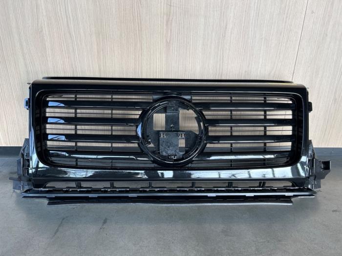Begagnade Grill Mercedes G (463) G 400 d 2.9 24V Pris € 484,00 Inklusive moms erbjuds av Autoparts Van De Velde