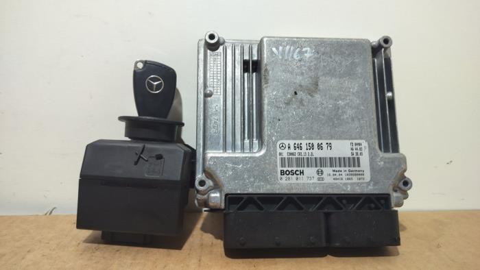 Used Ignition lock + computer Mercedes C Combi (S203) 2.2 C-220 CDI 16V Price € 302,50 Inclusive VAT offered by Autoparts Van De Velde