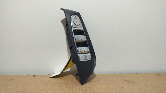 Usados Interruptor combinado de ventanillas Mercedes E (W213) E-300de 2.0 Turbo 16V Precio € 102,85 IVA incluido ofrecido por Autoparts Van De Velde