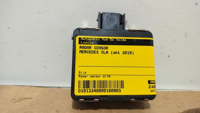 Begagnade Radarsensor Mercedes CLA Shooting Brake (118.6) 1.3 CLA-200 Turbo 16V Pris € 127,05 Inklusive moms erbjuds av Autoparts Van De Velde
