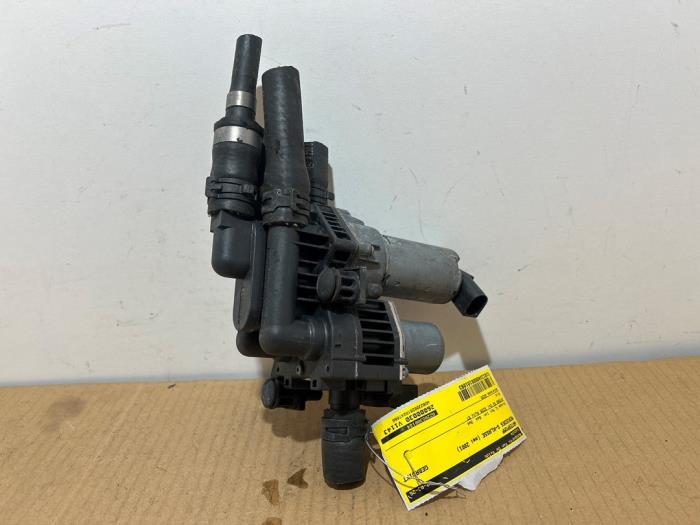 Usagé Pompe à eau Mercedes S (W220) 3.2 S-320 CDI 24V Prix € 181,50 Prix TTC proposé par Autoparts Van De Velde